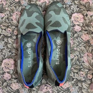 Rothy’s round toe camouflage flats size 9.5